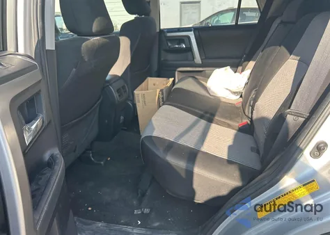 2021 Toyota 4Runner z USA, uszkodzony, nr VIN JTEMU5JR1M5929960